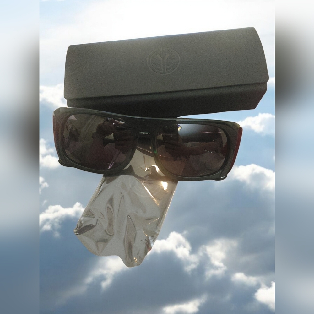 Yunizon sunglasses with case and cloth men